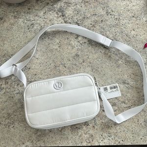 NWT LULULEMON PUFF CROSSBODY BAG